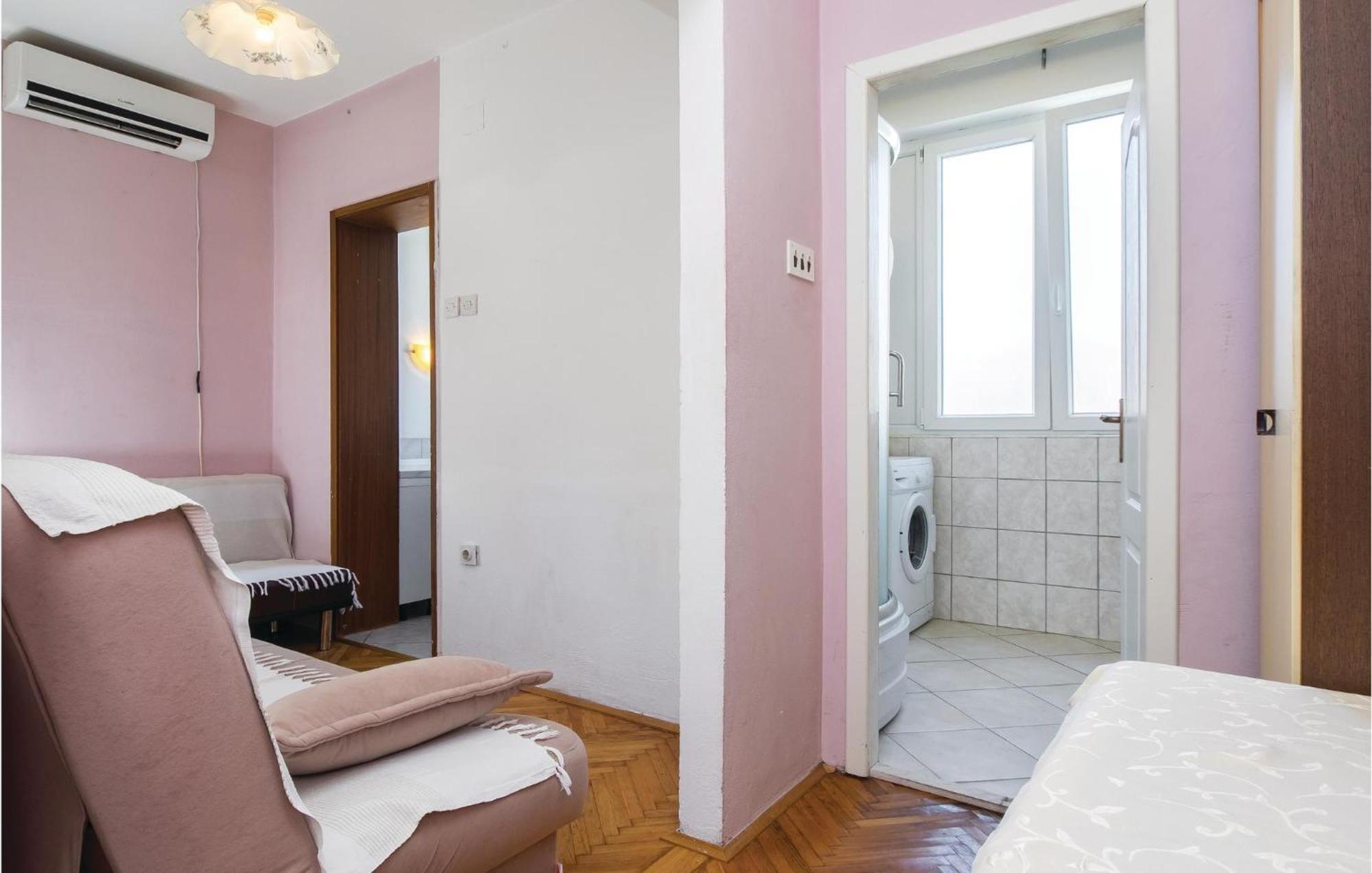 Amazing Apartment In Split With Kitchen Exteriör bild