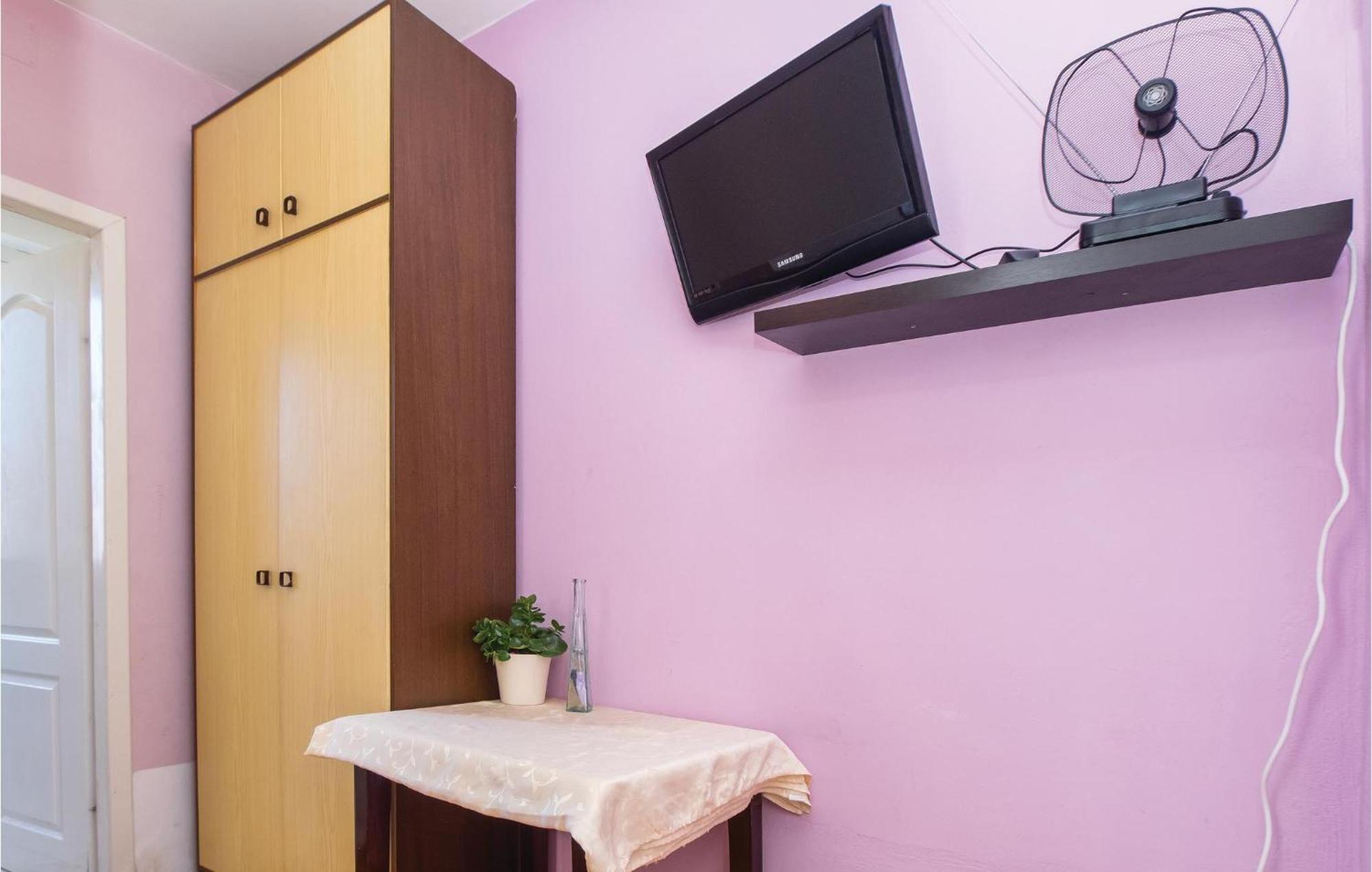Amazing Apartment In Split With Kitchen Exteriör bild
